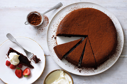 Рецепт щастя для ласунів: шоколадний торт без борошна за 15 хвилин